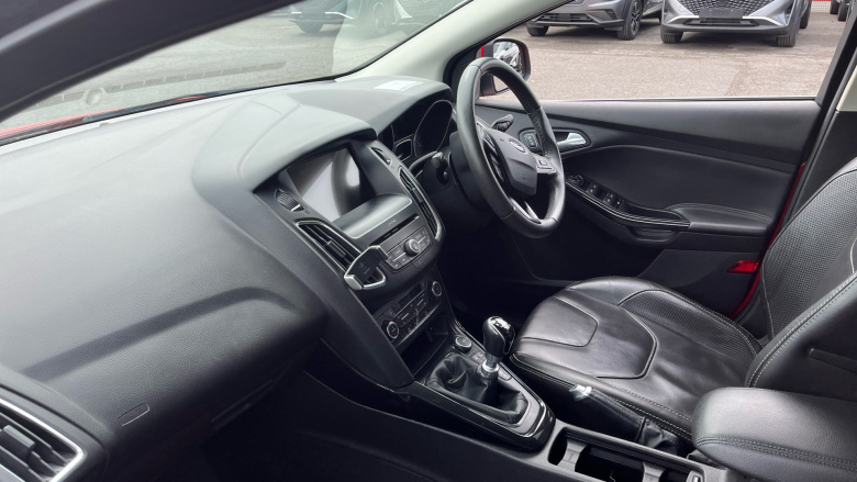 Ford Focus 1.0 EcoBoost 125 Titanium 5dr Petrol Hatchback